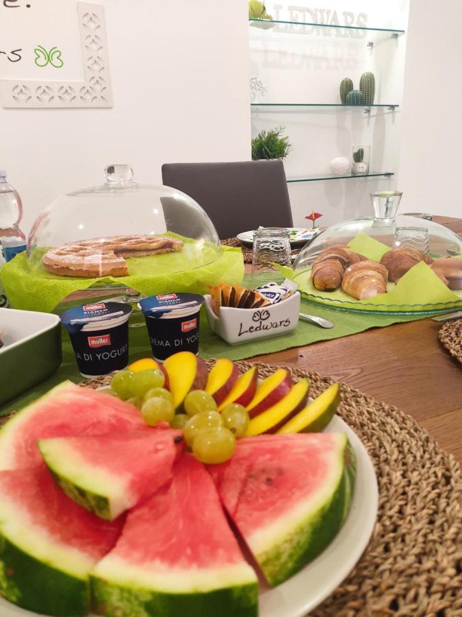 Ledwars Bed and Breakfast Taviano  Buitenkant foto