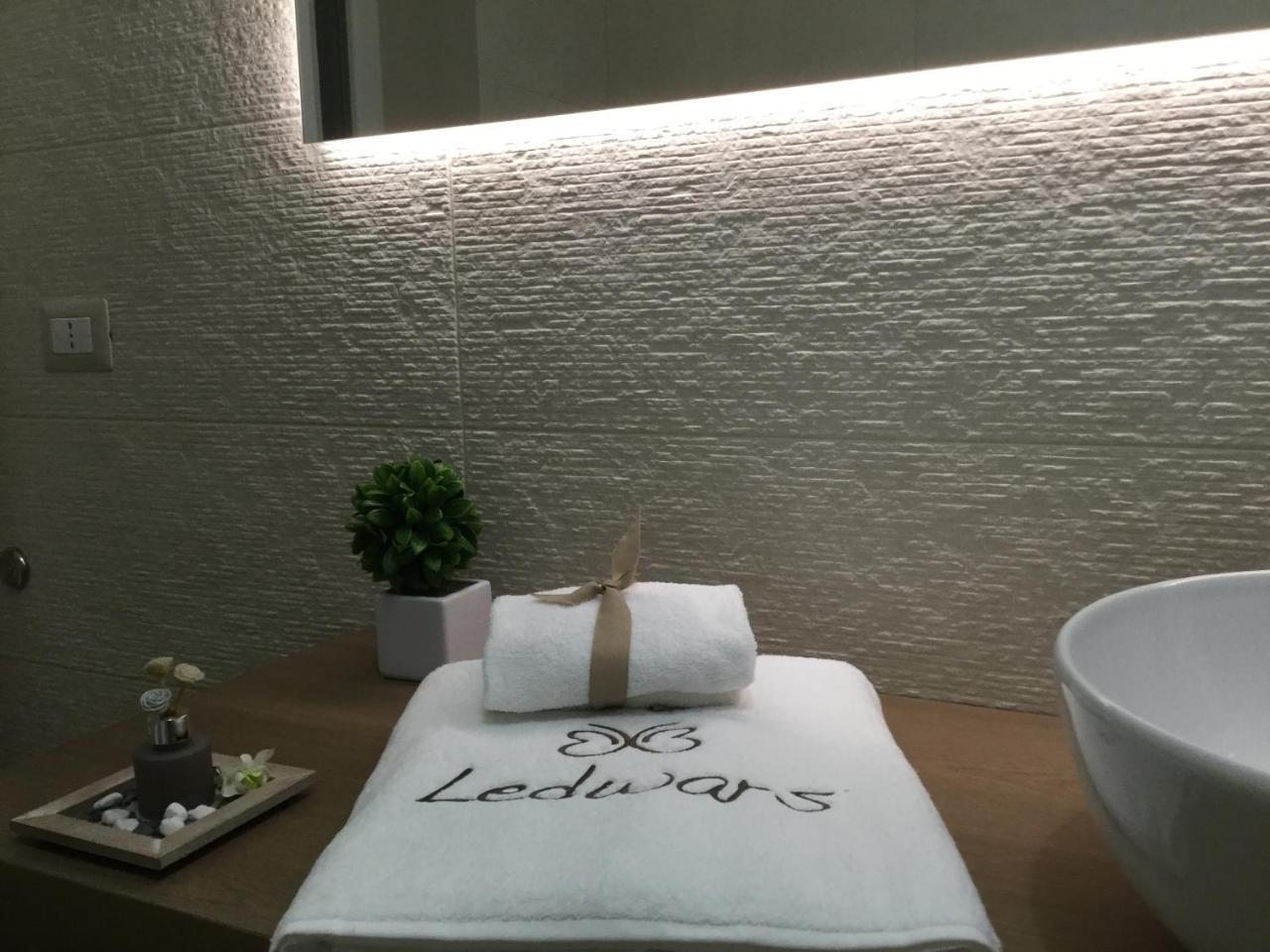 Ledwars Bed and Breakfast Taviano  Buitenkant foto