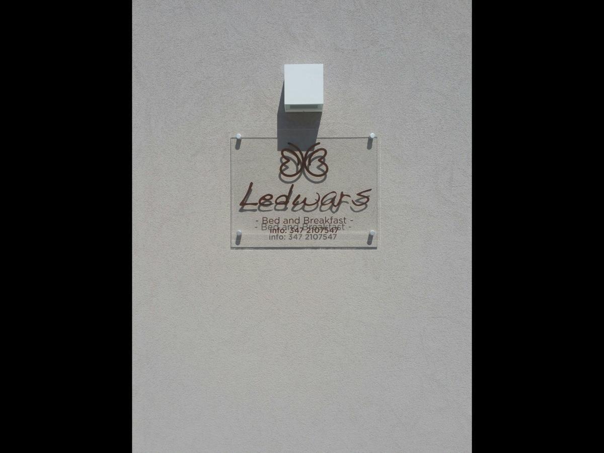 Ledwars Bed and Breakfast Taviano  Buitenkant foto